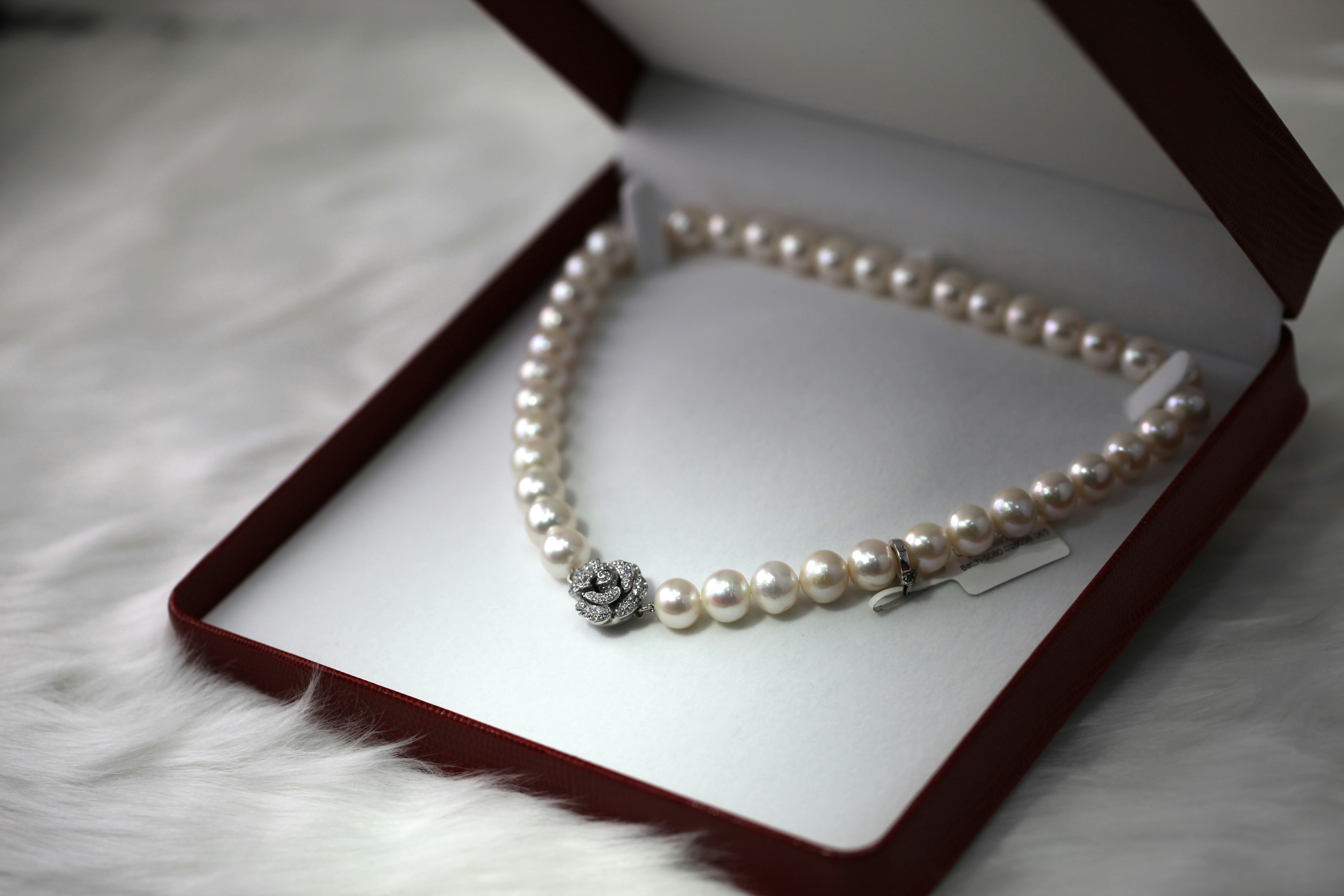 Collier perles dans écrin