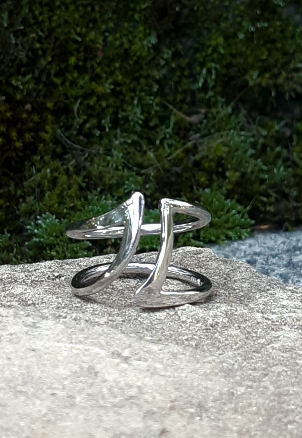 Bague en or gris à joncs croisés