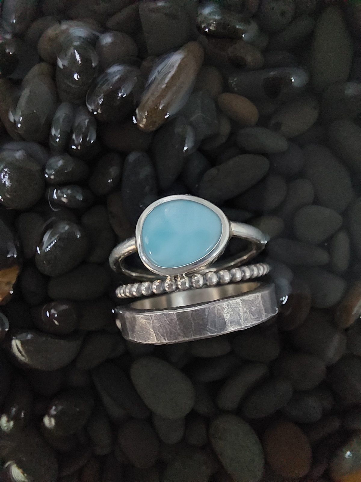 Trio de bagues en argent dont une sertie d'un larimar