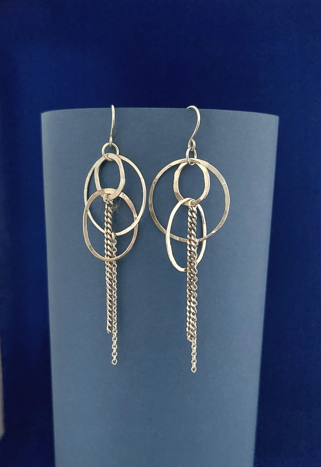 Pendants d'oreilles anneaux et chaînettes en argent