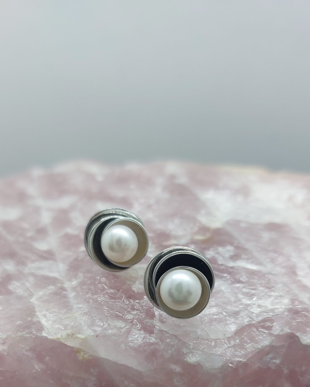 Puces d'oreilles en or et perles