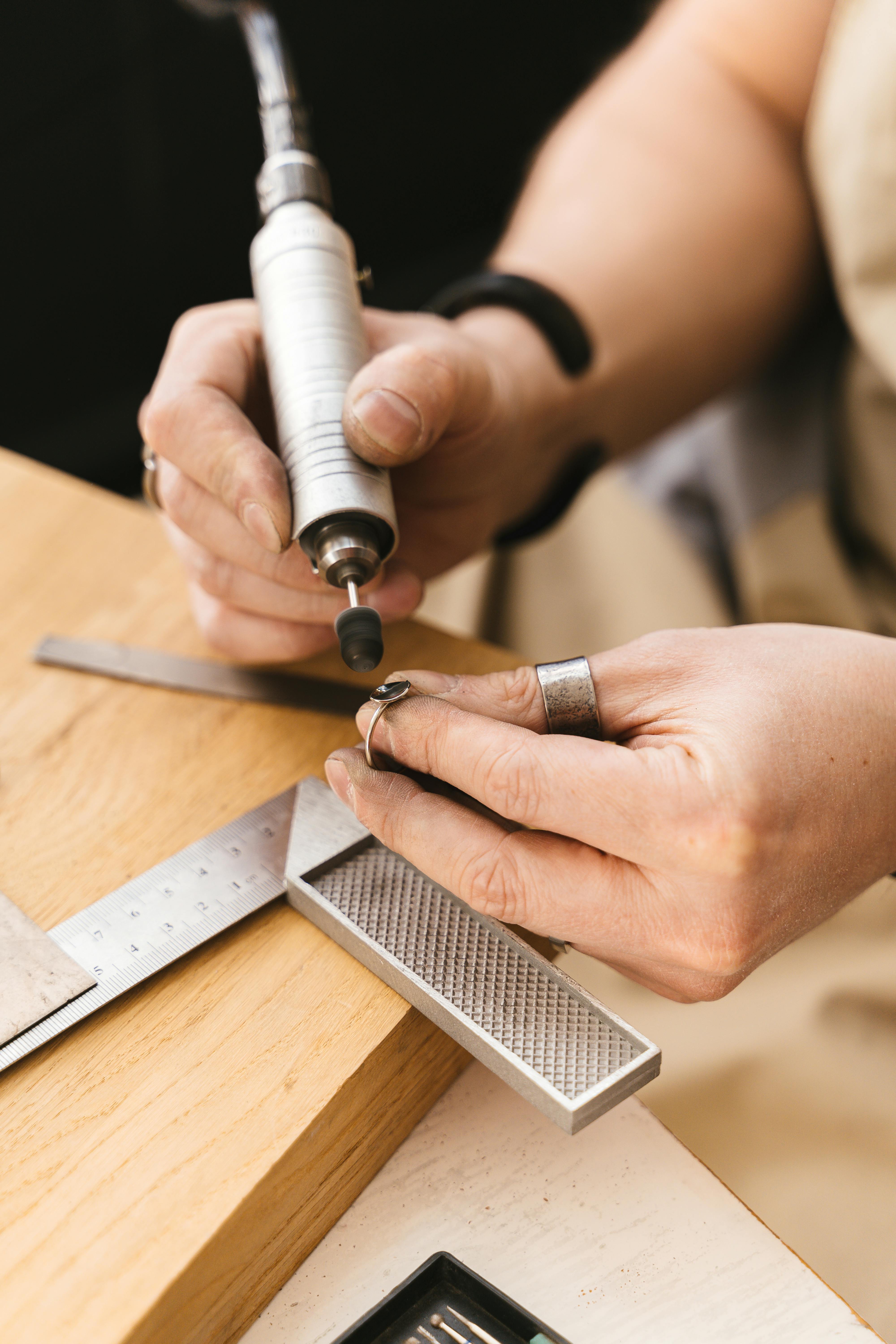 Atelier — création de bijoux à la main